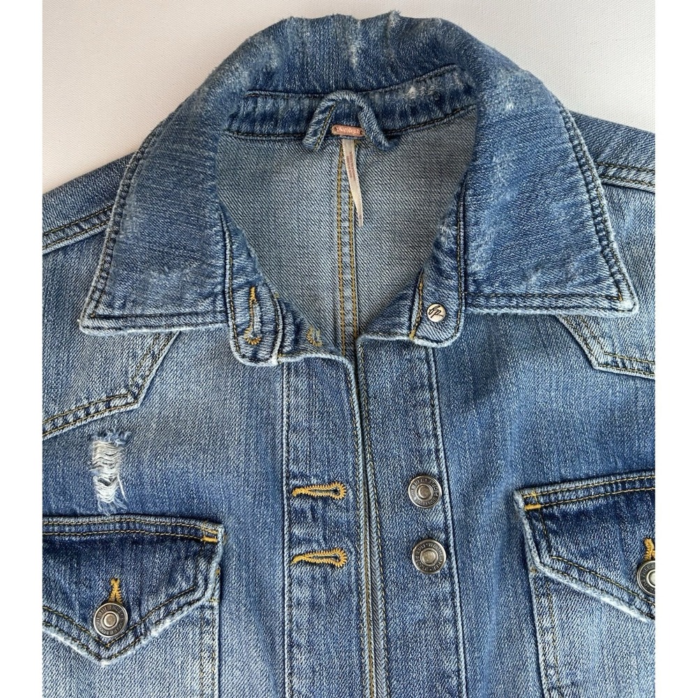 Free People Oversized Distressed Denim Raw Hem Jacket Size XS - Picture 5 of 9
